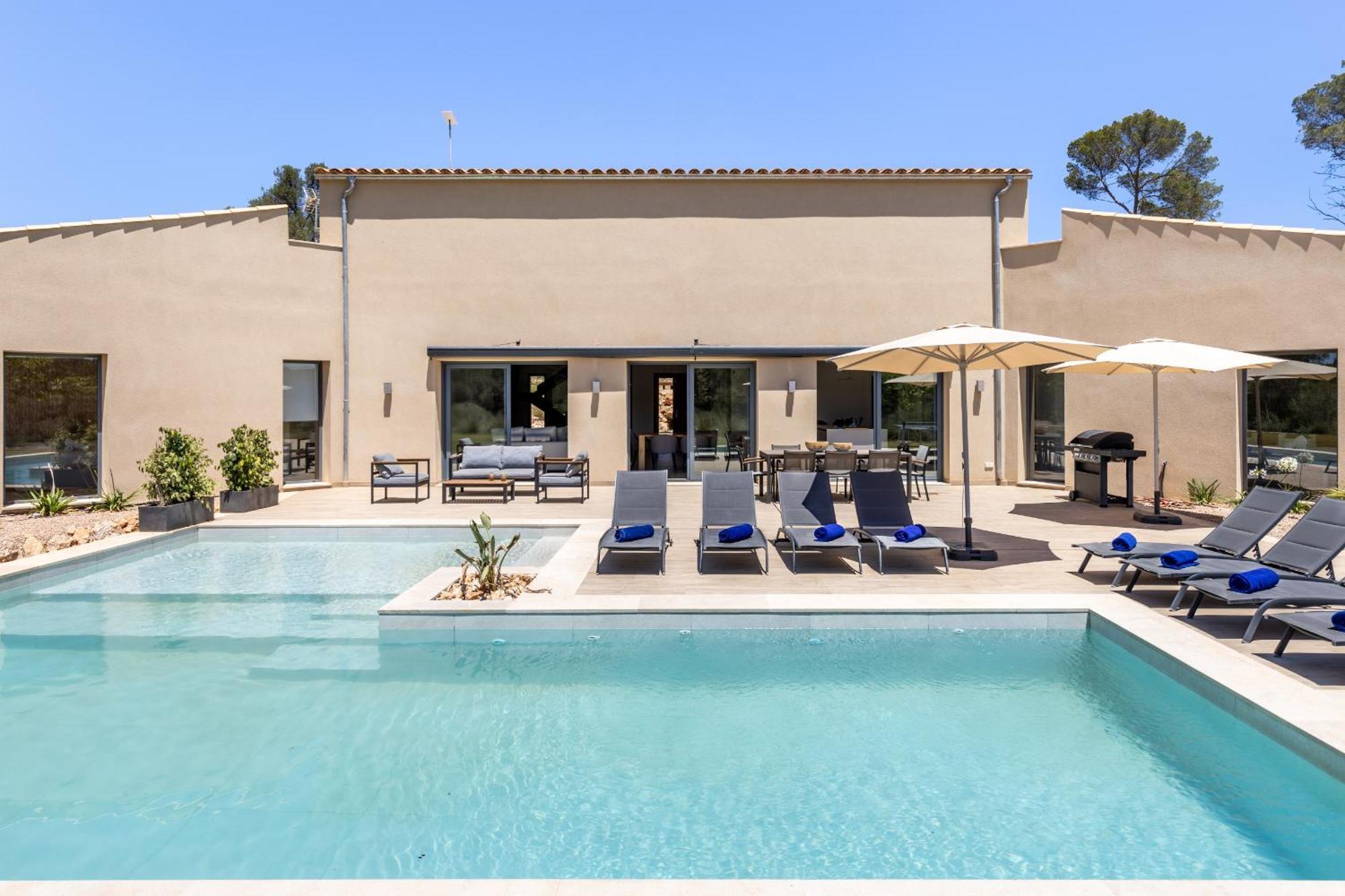 Paz Villa Sencelles